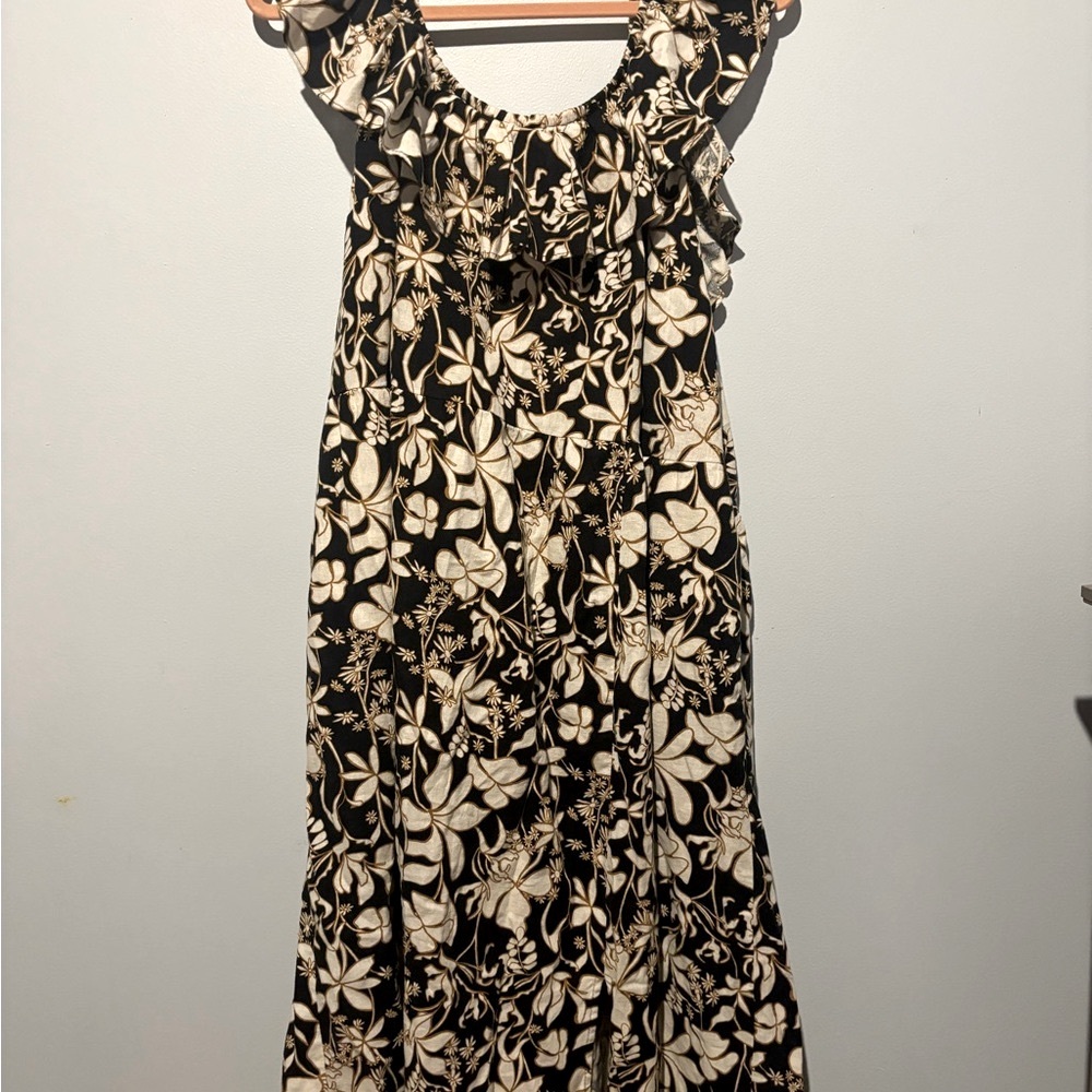 Maxi dress Black with Cream flowers outlined in tan with pockets!